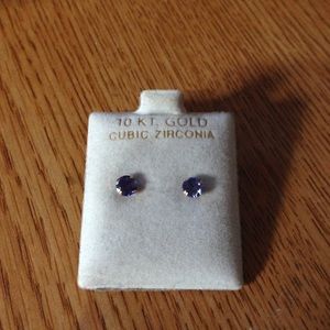 10kt gold diamond studs
